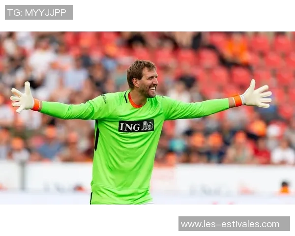 足球巨星跨界挑战拳击赛场精彩瞬间回顾与分析